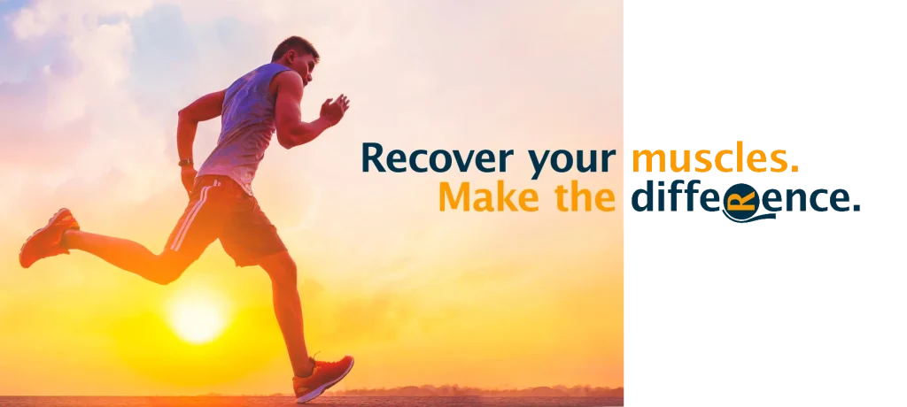 Un athlète court à l'aube à côté du logo MRM Sport, symbolisant une récupération musculaire optimisée grâce à un mouvement ondulatoire ajustable.