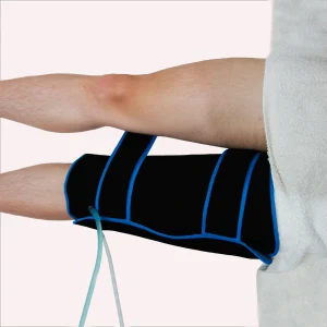 Flexible thermal exchanger fitted to the leg, covering the calf and thigh during an aesthetic treatment
